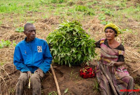 Yohali and her husband farm together in Tabaa, Tanganyika, to increase production and support their family of ten children. After selling part of her harvest, Yohali saves through a Village Savings and Loan Association (VSLA) to help cover school fees and household needs. Like many women in eastern DRC, she balances farming, savings activities and unpaid care work—illustrating the double burden behind women’s economic empowerment.