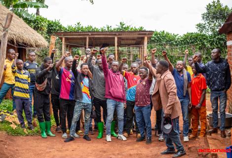 Community members in Walungu, South Kivu, raise their hands after a Community Scorecard meeting assessing the impact of the GAFSP-supported RENUGL project. The session brought farmers together to reflect on challenges affecting agriculture, markets and security, highlighting how collective dialogue and local action are essential to building resilience beyond agricultural production.