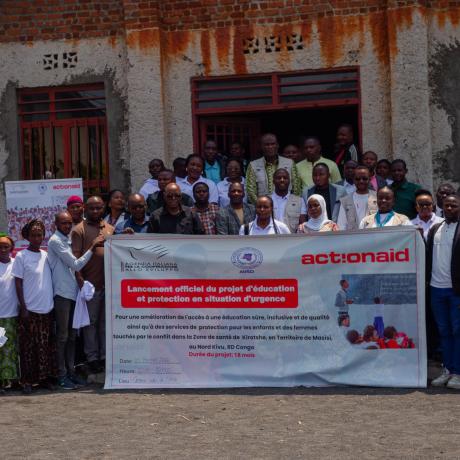 Photo d'ensemble de la cérémonie de lancement